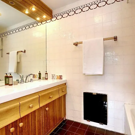 Apartment Skis Aux Pieds Avec Parking Et Wifi A 1850 - Fr-1-575-178